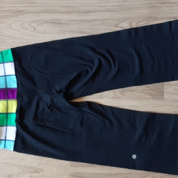 Lululemon Groove Crops - Size 6 - Picture 2 of 5
